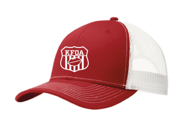 A red and white hat with the letters keda on it.